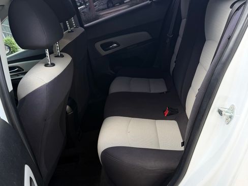 Used 2015 Chevrolet Cruze LS image 9