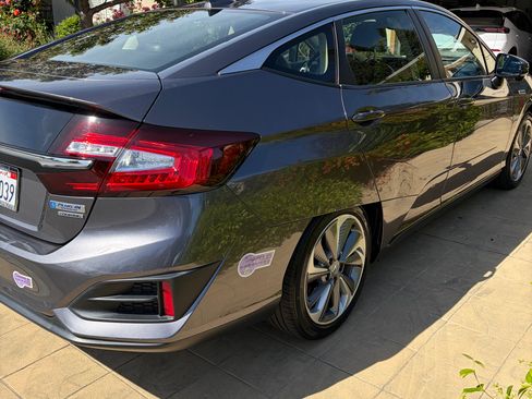 Used 2018 Honda Clarity Touring image 5