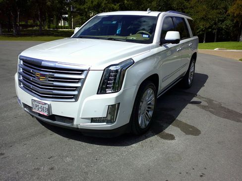 Used 2018 Cadillac Escalade Platinum image 6