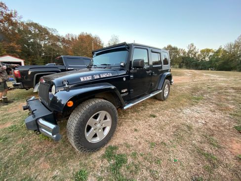 Used 2007 Jeep Wrangler Unlimited Sahara w/ Dual Top Group image 4