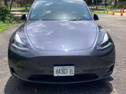Used 2023 Tesla Model Y Long Range AWD/4WD image 2
