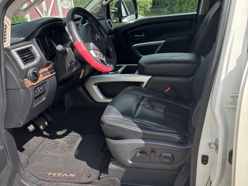 Used 2016 Nissan Titan SL RWD image 8