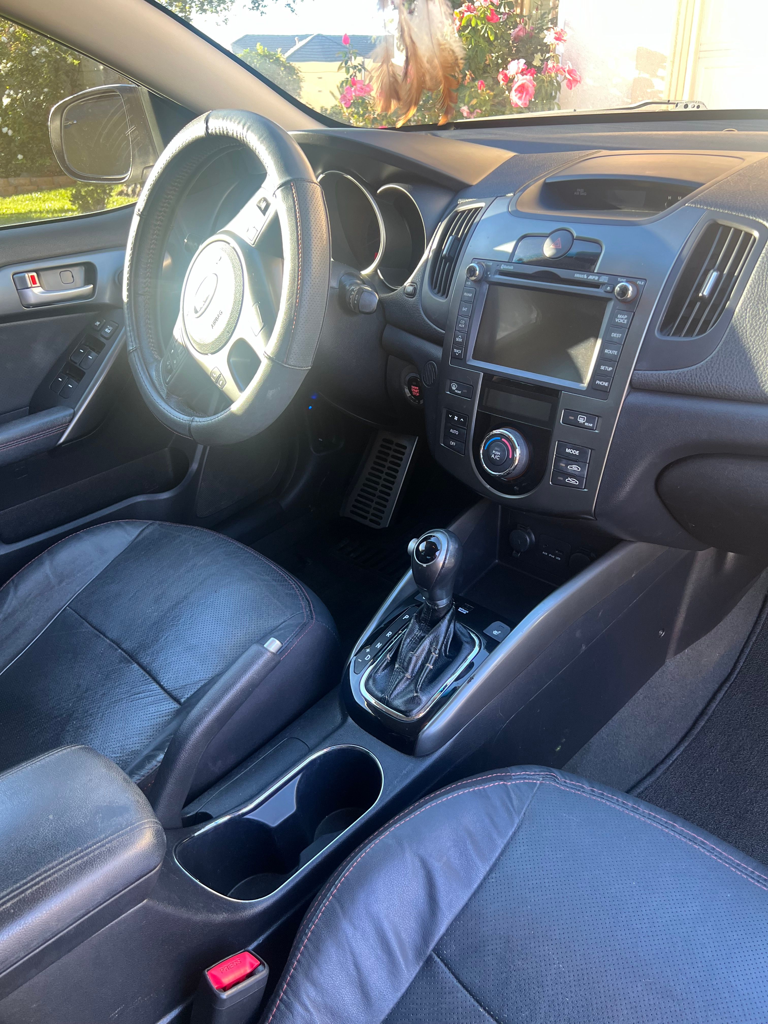 Used 2012 Kia Forte SX w/ Tech Pkg FWD image 9