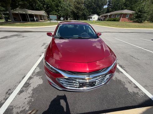 Used 2019 Chevrolet Malibu LT FWD image 1