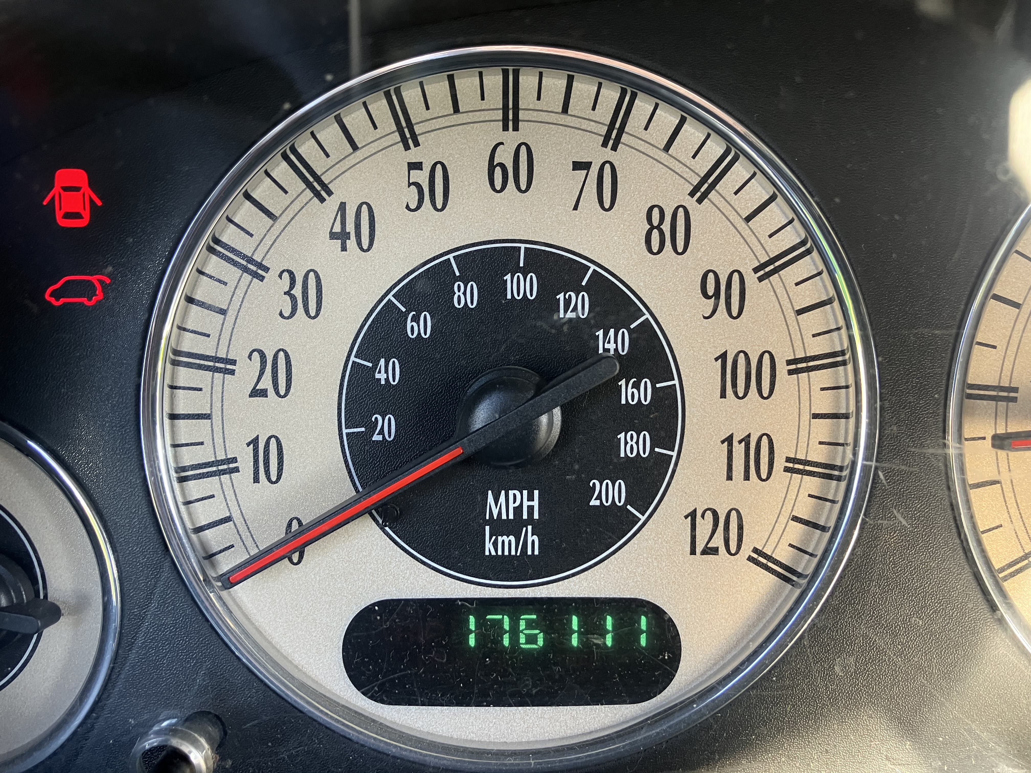 Used 2002 Chrysler Town & Country LXi FWD image 5