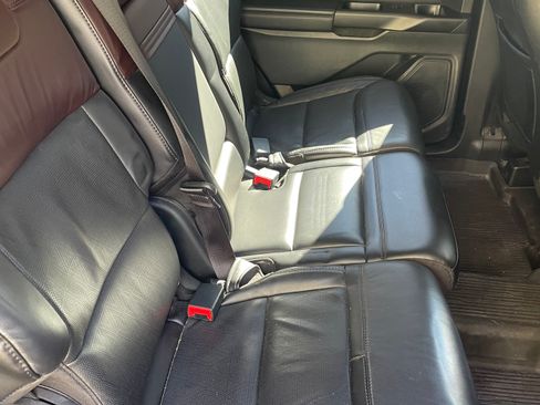 Used 2020 Ford Explorer Platinum w/ Premium Technology Package image 9