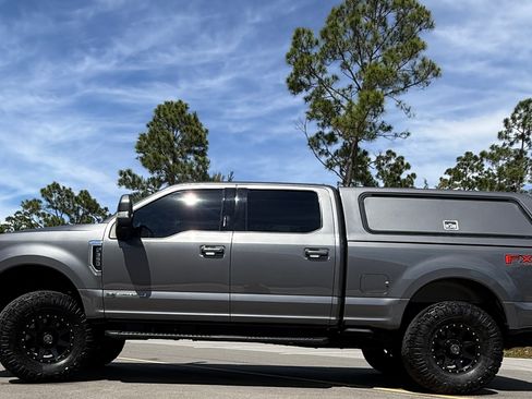 Used 2022 Ford F350 Lariat AWD/4WD image 2