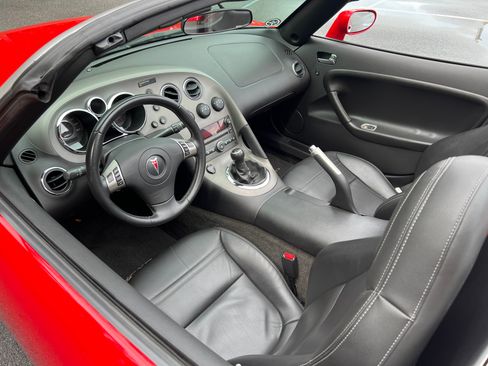Used 2007 Pontiac Solstice GXP w/ Premium Package image 16