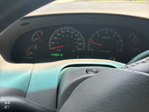 Used 2001 Ford F150 XLT RWD image 2