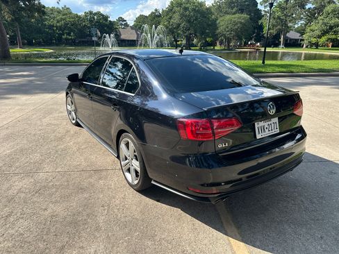 Used 2017 Volkswagen Jetta GLI FWD image 10
