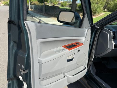 Used 2005 Jeep Grand Cherokee Limited w/ Trailer Tow Group IV RWD image 11