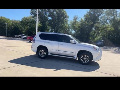 Used 2017 Lexus GX 460 Premium w/ Premium Package image 31