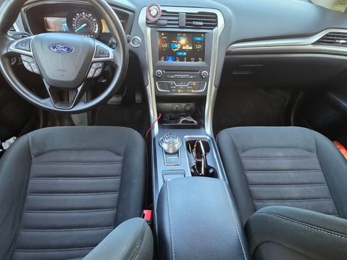 Used 2018 Ford Fusion SE w/ Fusion SE Technology Package image 8