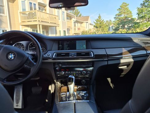 Used 2011 BMW 750i xDrive AWD/4WD image 2