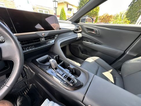 Used 2025 Toyota Crown Signia AWD/4WD image 12