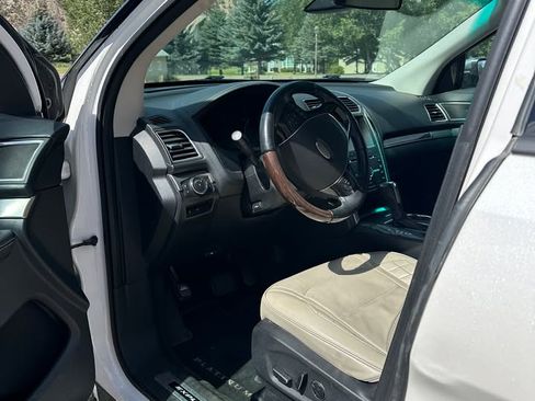 Used 2016 Ford Explorer Platinum AWD/4WD image 4