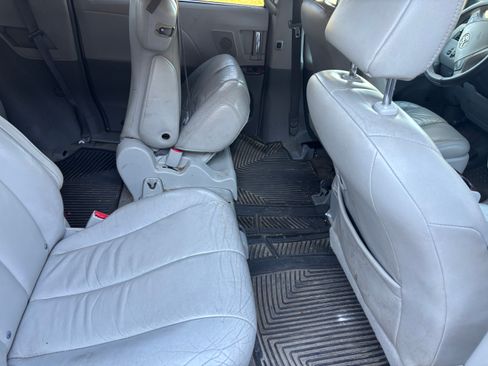 Used 2011 Toyota Sienna Limited image 15