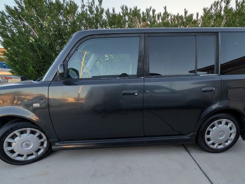 Used 2006 Scion xB FWD image 1