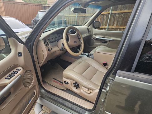 Used 2001 Ford Explorer Sport Trac 4x4 image 5