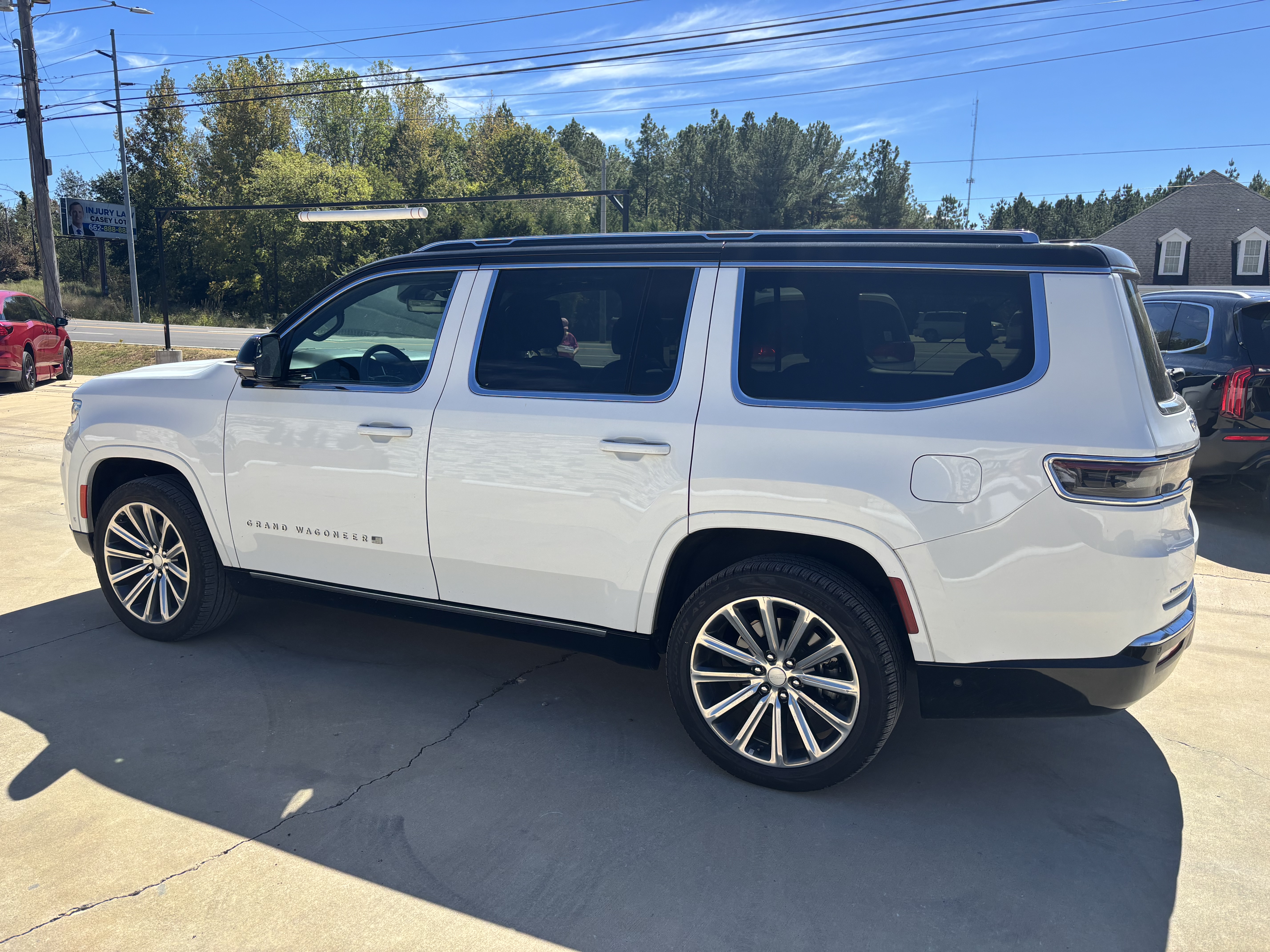 Used 2023 Jeep Grand Wagoneer Series II AWD/4WD image 1