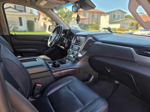 Used 2019 Chevrolet Suburban LT image 14