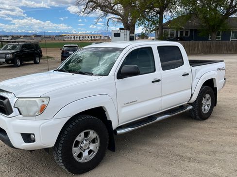 Used 2015 Toyota Tacoma 4x4 Double Cab w/ TRD Off-Road Package image 1