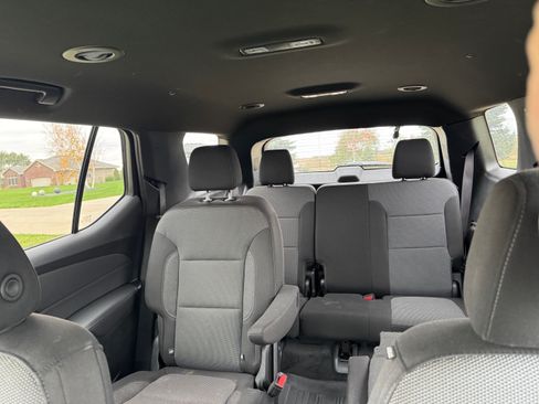 Used 2022 Chevrolet Traverse LT image 9