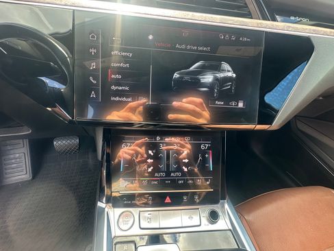 Used 2019 Audi e-tron Premium Plus image 12