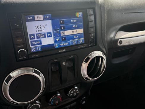 Used 2011 Jeep Wrangler Rubicon w/ Dual Top Group AWD/4WD image 4