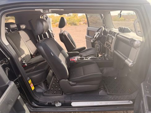 Used 2007 Toyota FJ Cruiser 4WD image 10