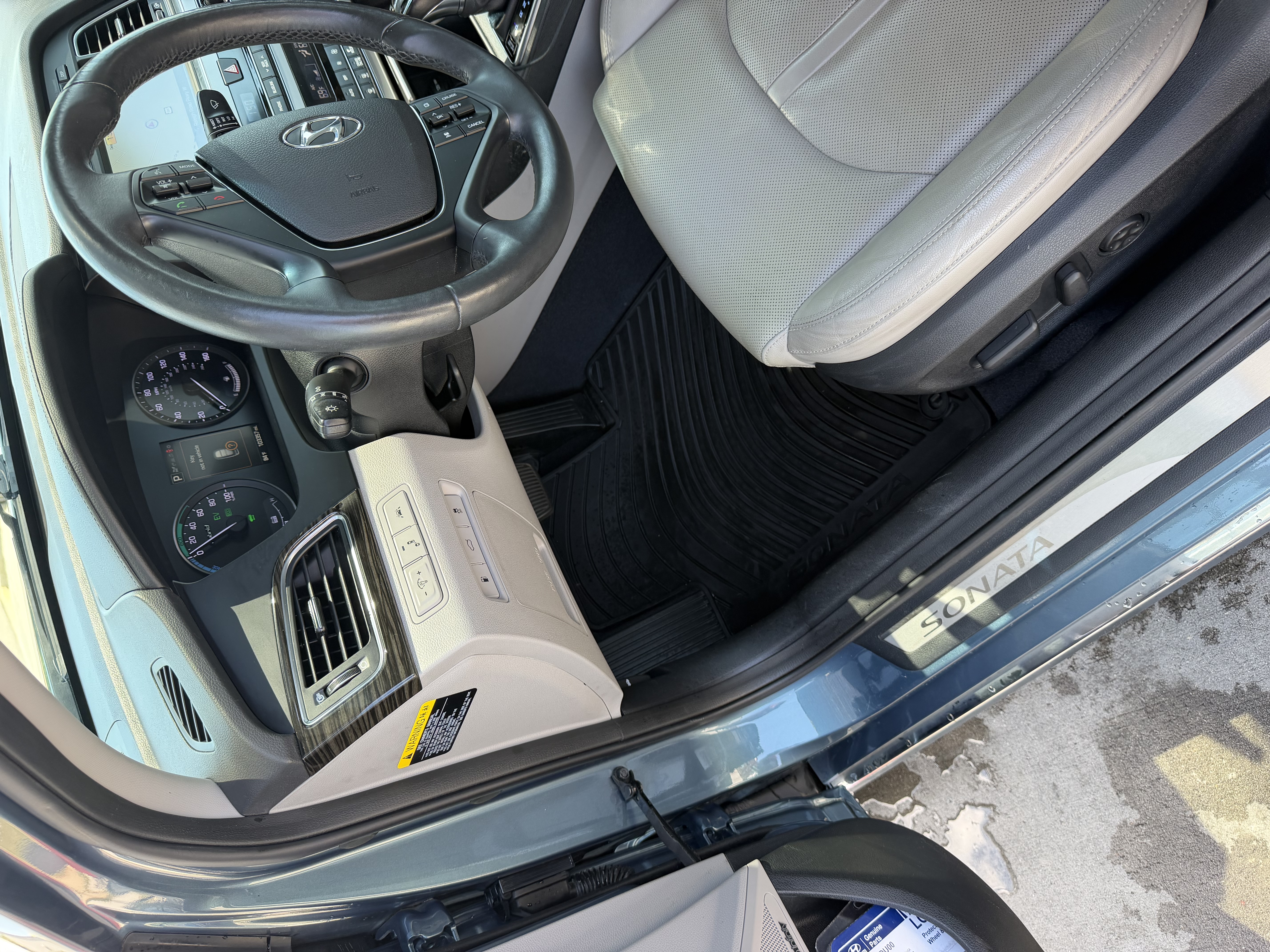 Used 2016 Hyundai Sonata Limited w/ Option Group 02 FWD image 24