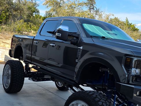 Used 2019 Ford F250 XLT w/ XLT Premium Package image 16