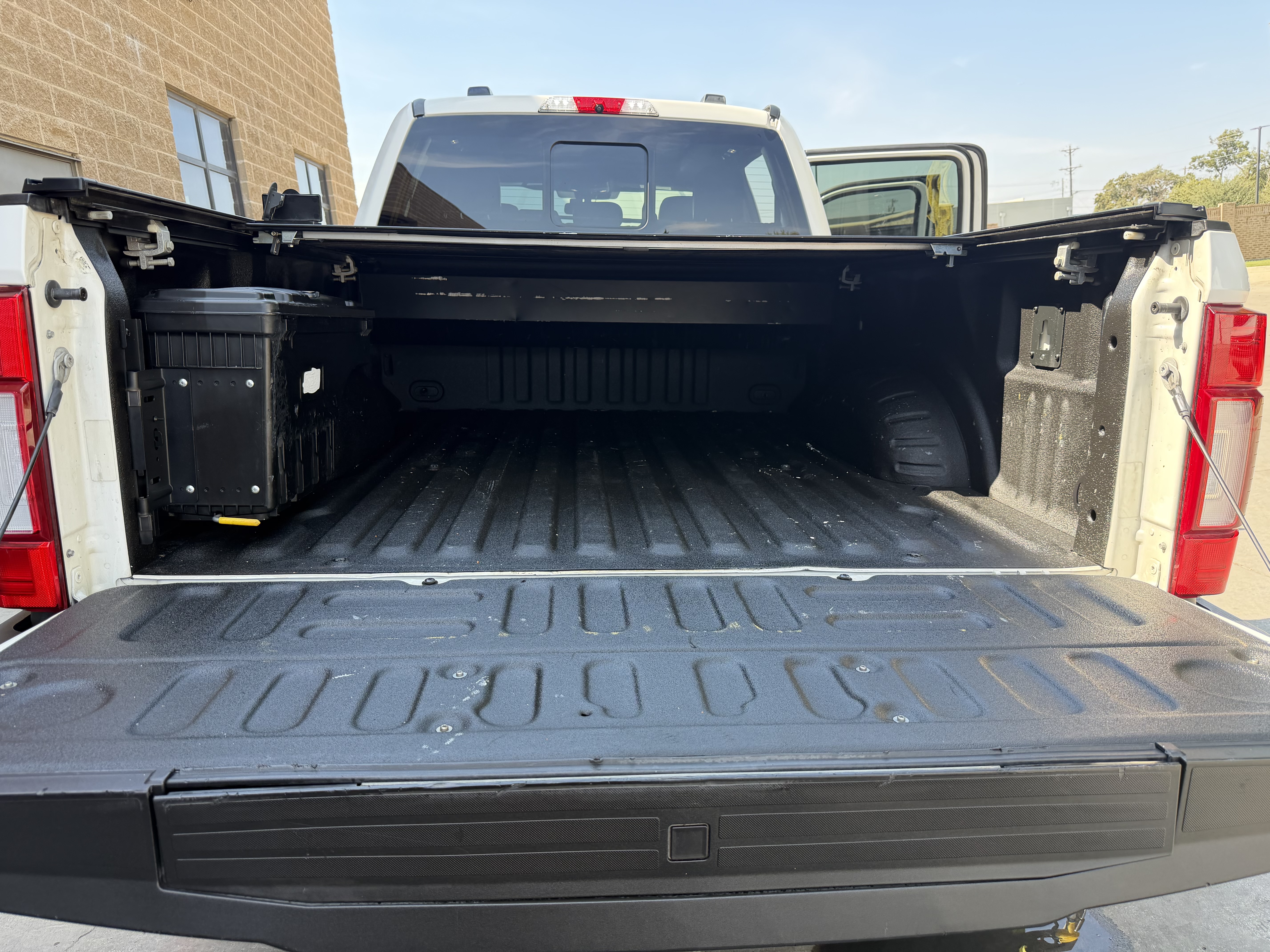 Used 2022 Ford F350 Platinum w/ FX4 Off-Road Package AWD/4WD image 17