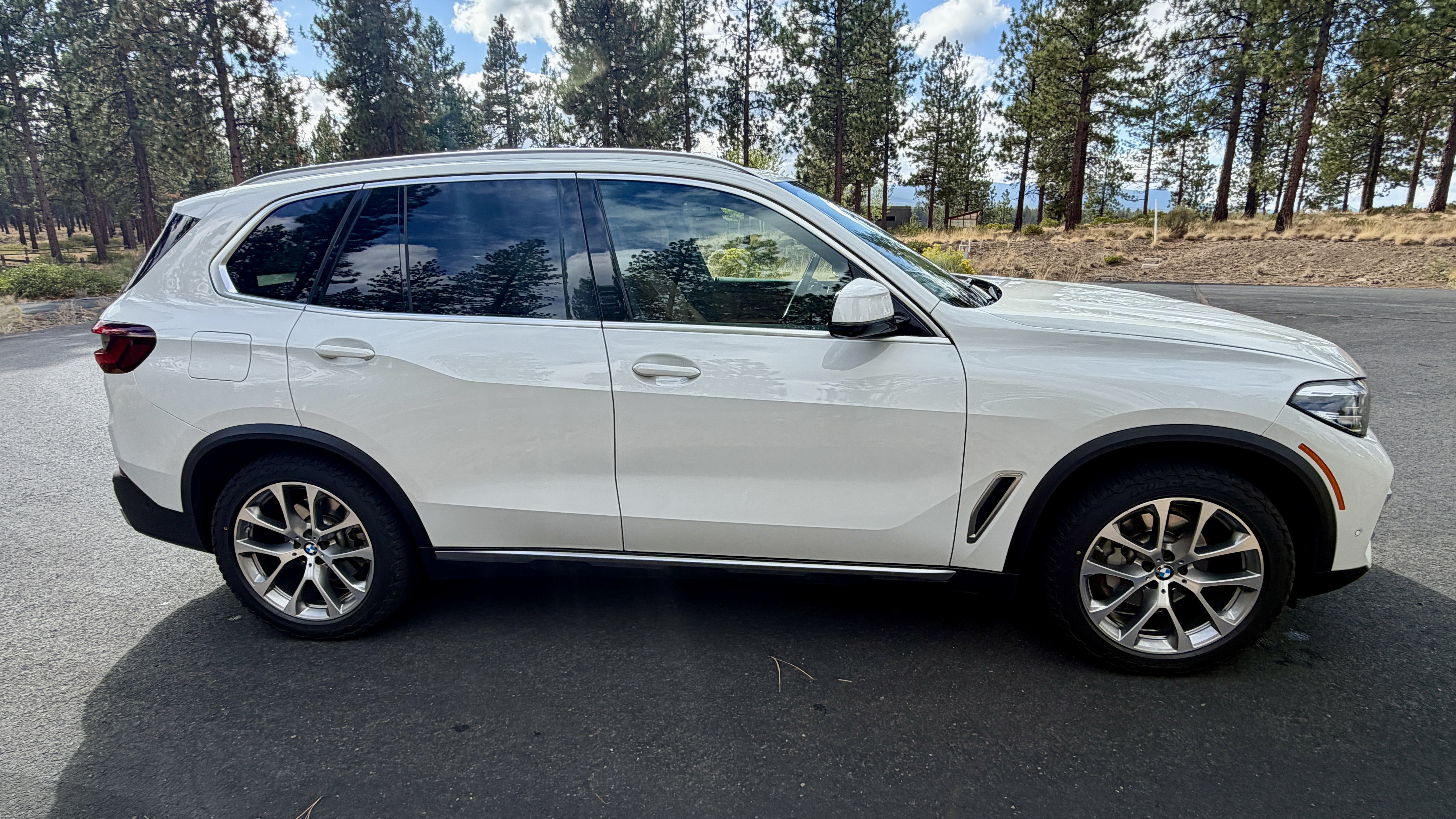 Used 2022 BMW X5 xDrive40i w/ Premium Package AWD/4WD image 6