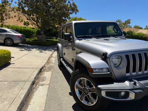 Used 2020 Jeep Wrangler Unlimited Sahara w/ Uconnect 4C Nav & Sound Group AWD/4WD image 1