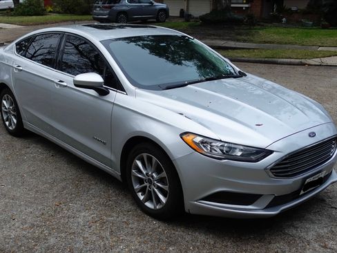 Used 2017 Ford Fusion SE image 9