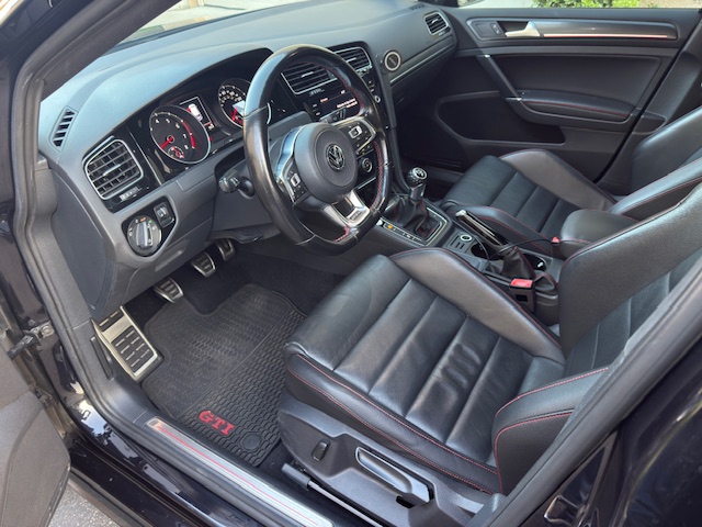 Used 2018 Volkswagen GTI SE w/ SE Leather Package FWD image 13