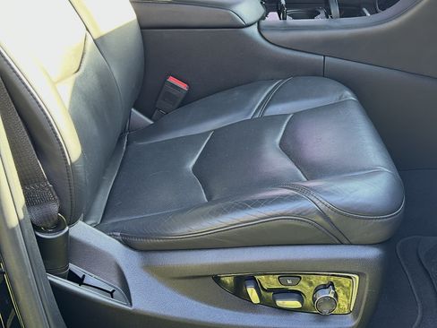 Used 2019 Cadillac Escalade ESV Platinum image 8