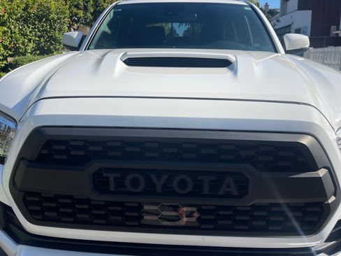 Used 2020 Toyota Tacoma TRD Sport image 4