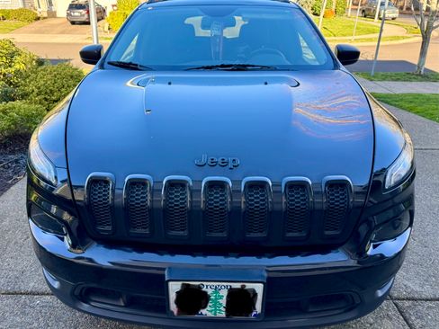 Used 2017 Jeep Cherokee Sport image 5