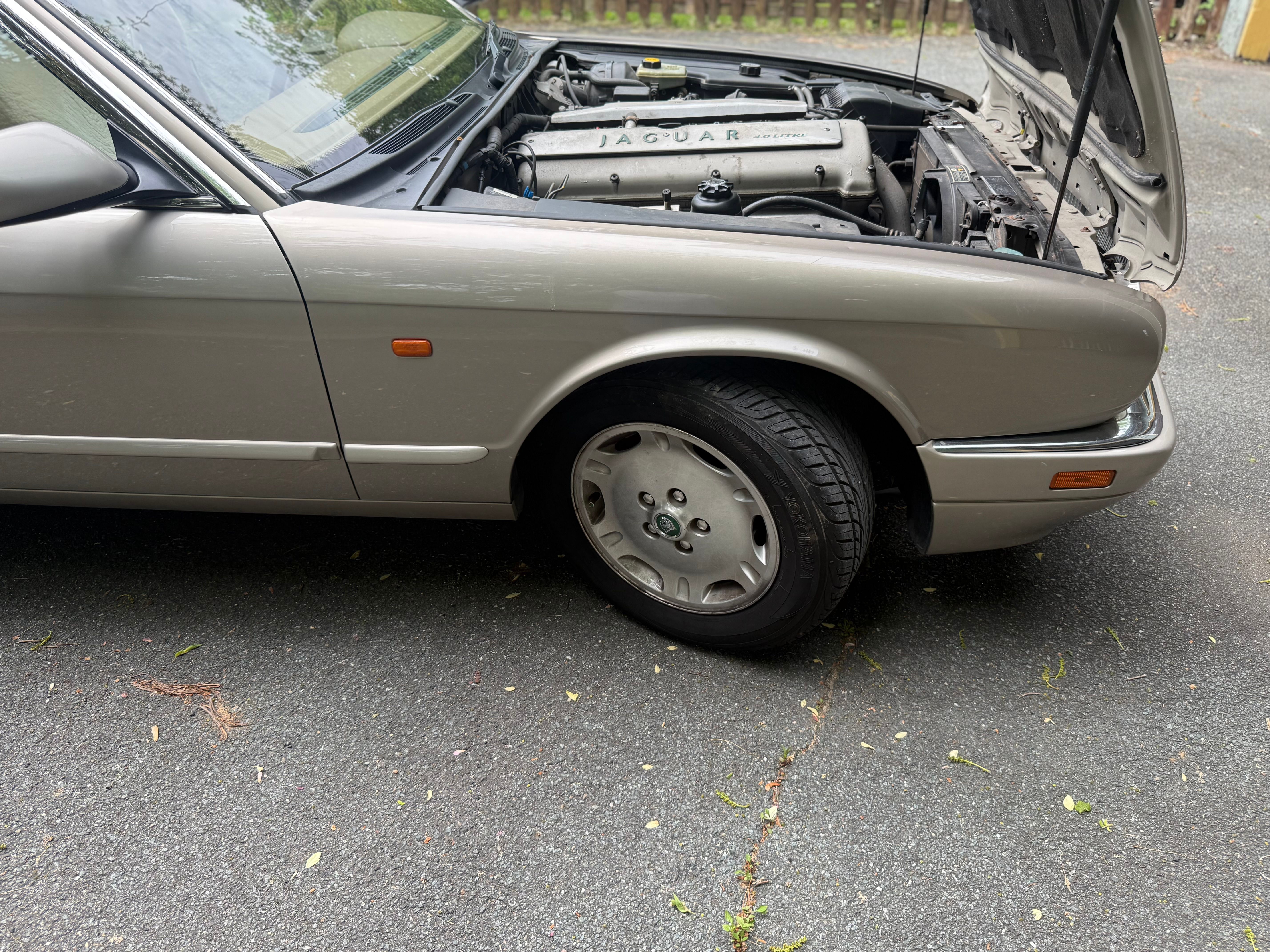 Used 1995 Jaguar XJ6 RWD image 1