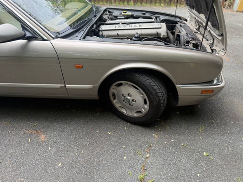 Used 1995 Jaguar XJ6 RWD image 1