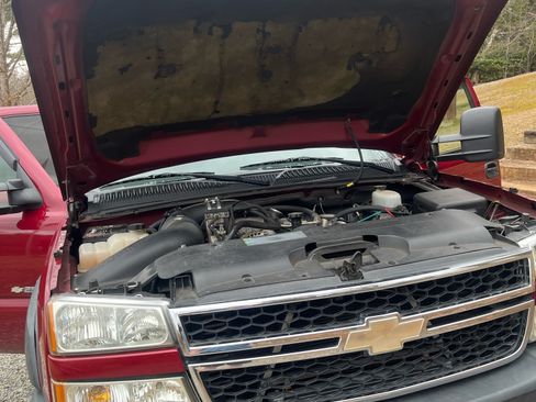 Used 2006 Chevrolet Silverado 2500 LT w/ Heavy-Duty Power Package image 21