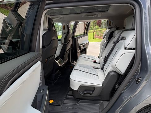Used 2026 Rivian R1S Adventure AWD/4WD image 9