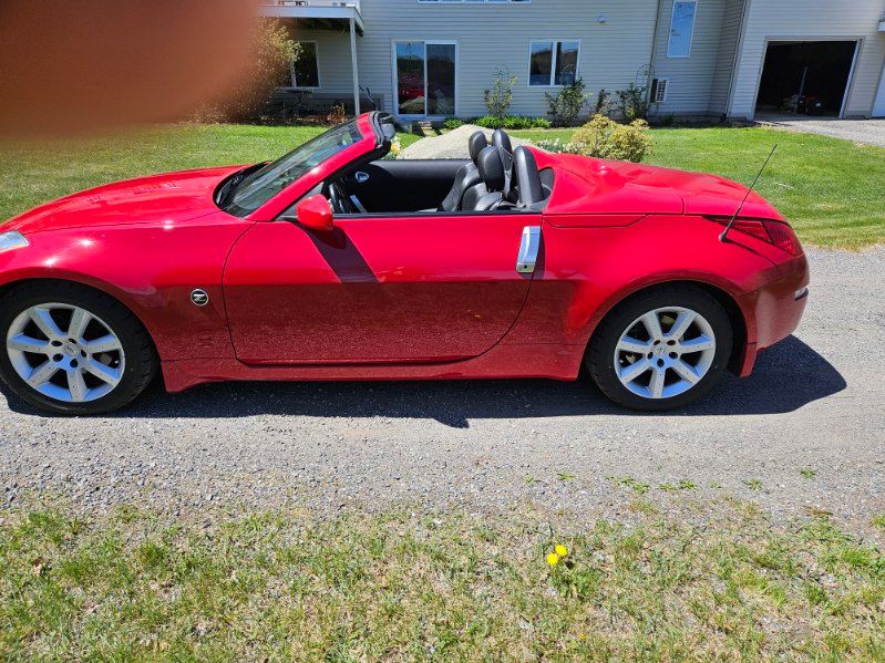 Used 2005 Nissan 350Z Touring RWD image 4