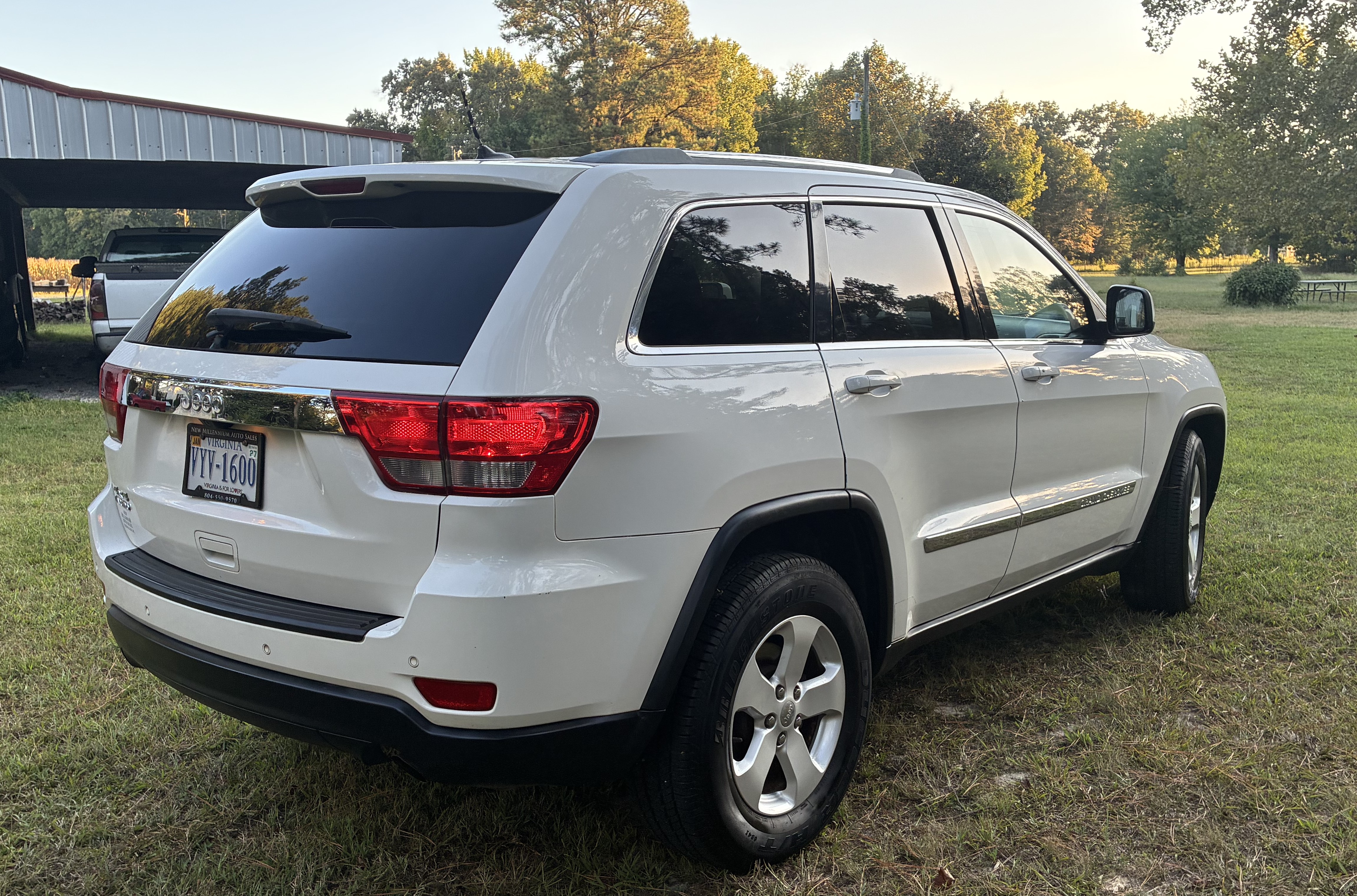 Used 2011 Jeep Grand Cherokee Laredo AWD/4WD image 5