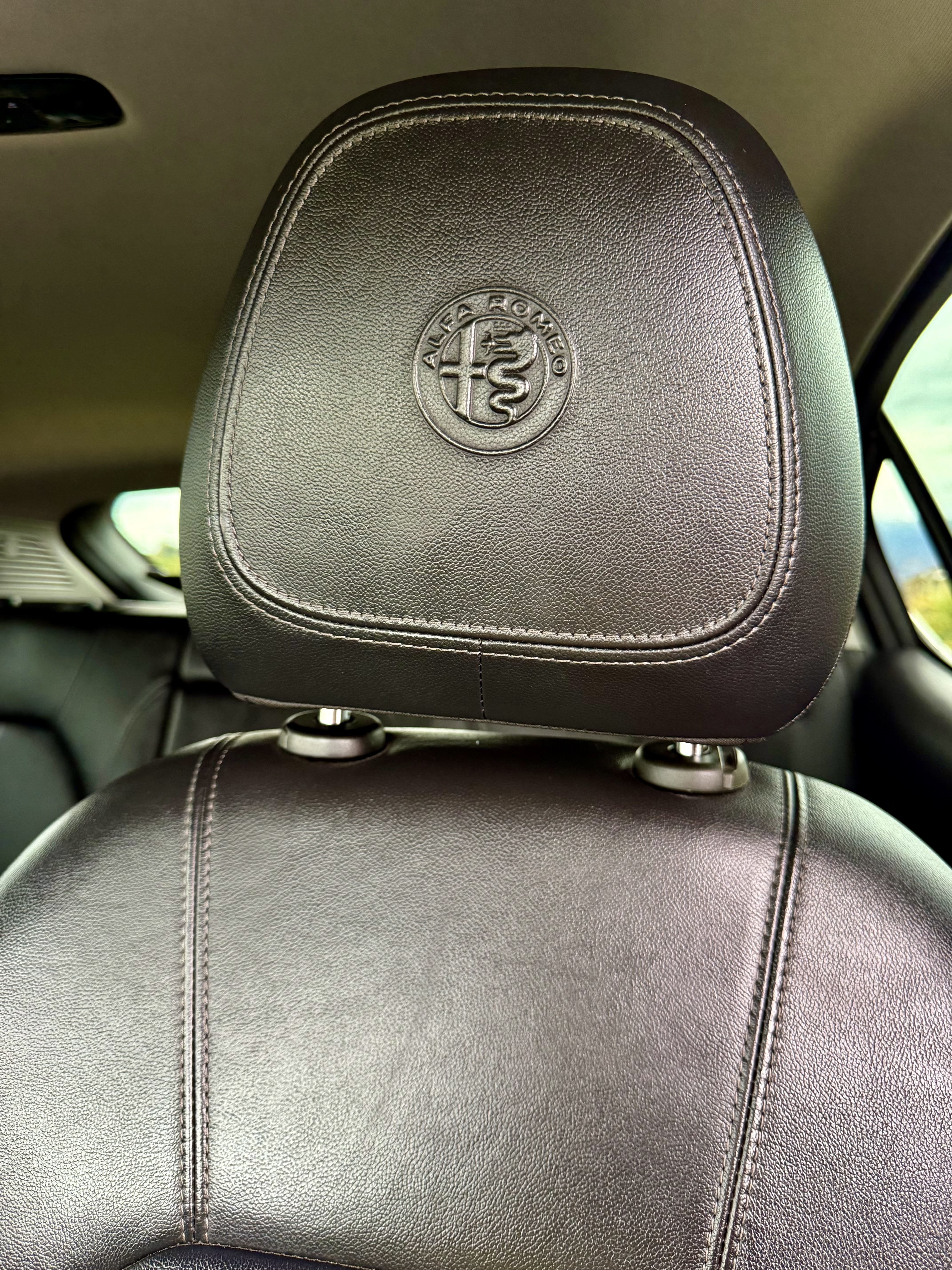 Used 2018 Alfa Romeo Stelvio Ti AWD/4WD image 18