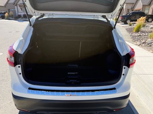 Used 2020 Nissan Rogue Sport SL FWD image 12