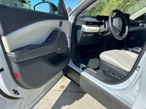 Used 2023 Ford Mustang Mach-E Premium image 9