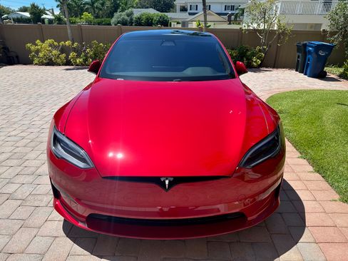 Used 2022 Tesla Model S Plaid image 4